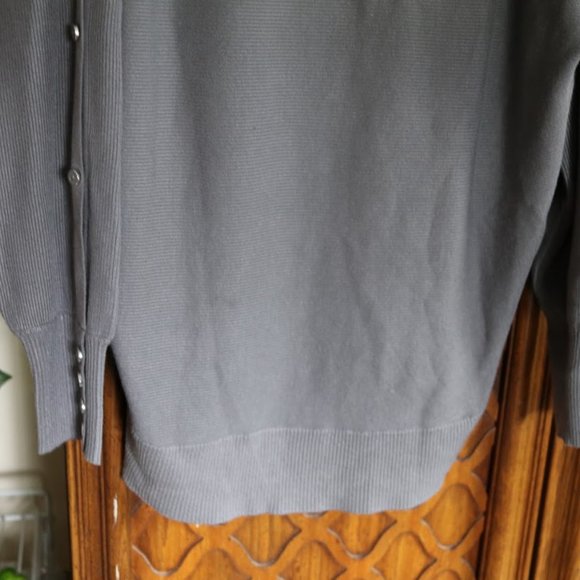 NY&C Cold Shoulder Button Sleeve Ribbed Sweater NWT - Gray, Size S - Picture 12 of 16